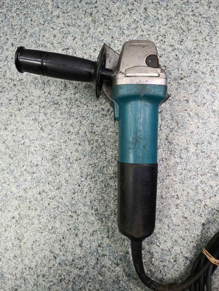 Дешиво Makita 9557nb с ломбарда