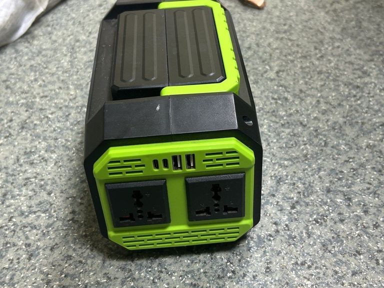 Дешиво CnswiPower Inverter 12-220V 3000ВА (1500W) с ломбарда