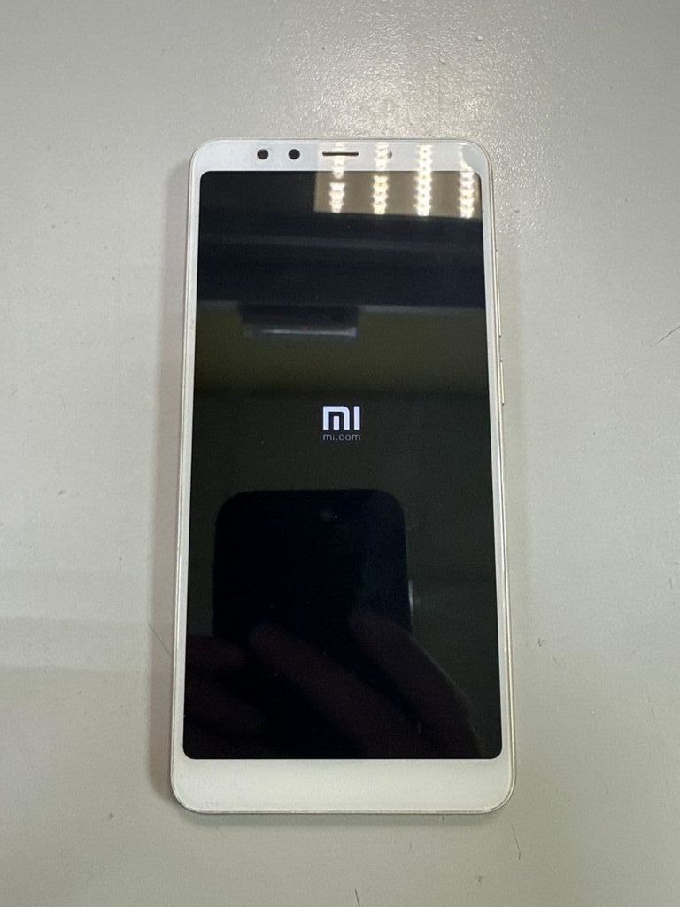 Купить Xiaomi Redmi 5 2/16GB Black Б/У