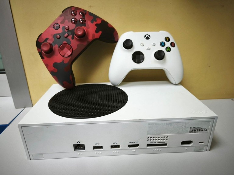 Купить Microsoft xbox series s 512gb Б/У