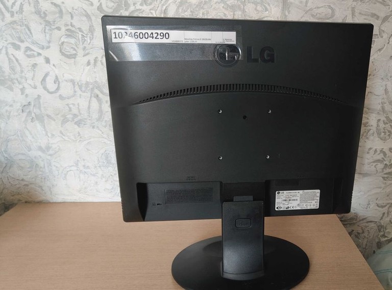 Дешиво Lg e1910s-bn с ломбарда