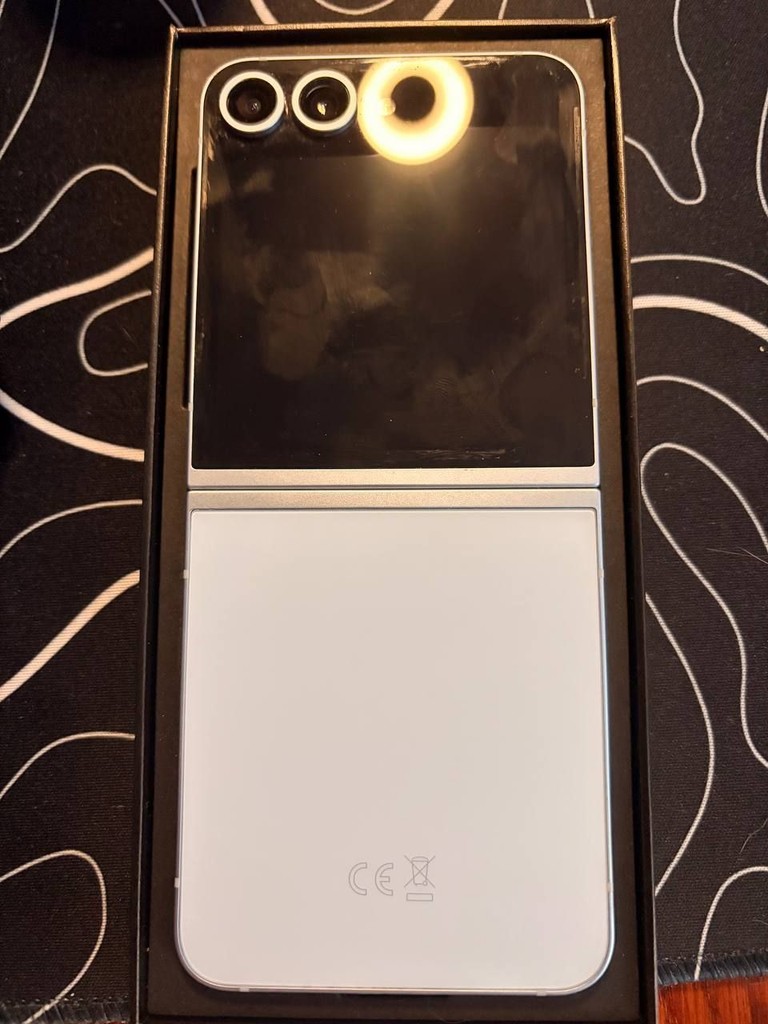 Купить Samsung Galaxy Flip6 12/256GB Blue (SM-F741BLBG) Б/У