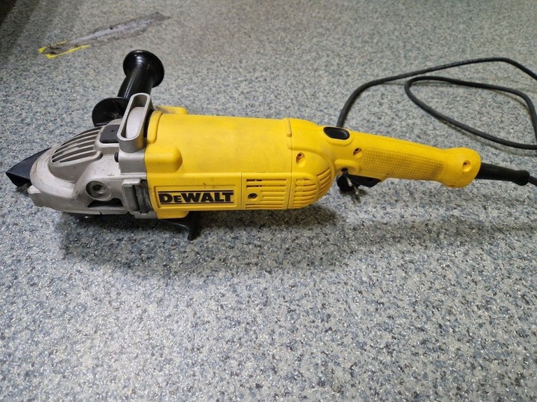 Розпродаж Dewalt DWE494, продавець Техноскарб