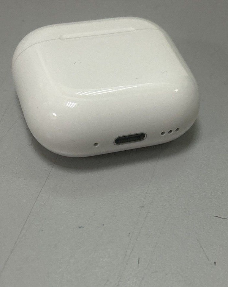 Дешево Apple airpods 4 with active noise cancellation з ломбарду