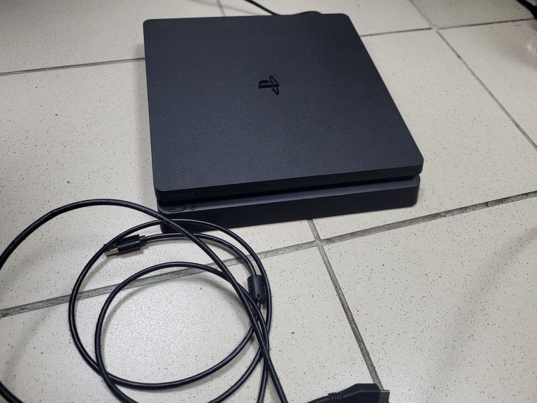 Купити  Sony PlayStation 4 Slim 1TB Black Б/У