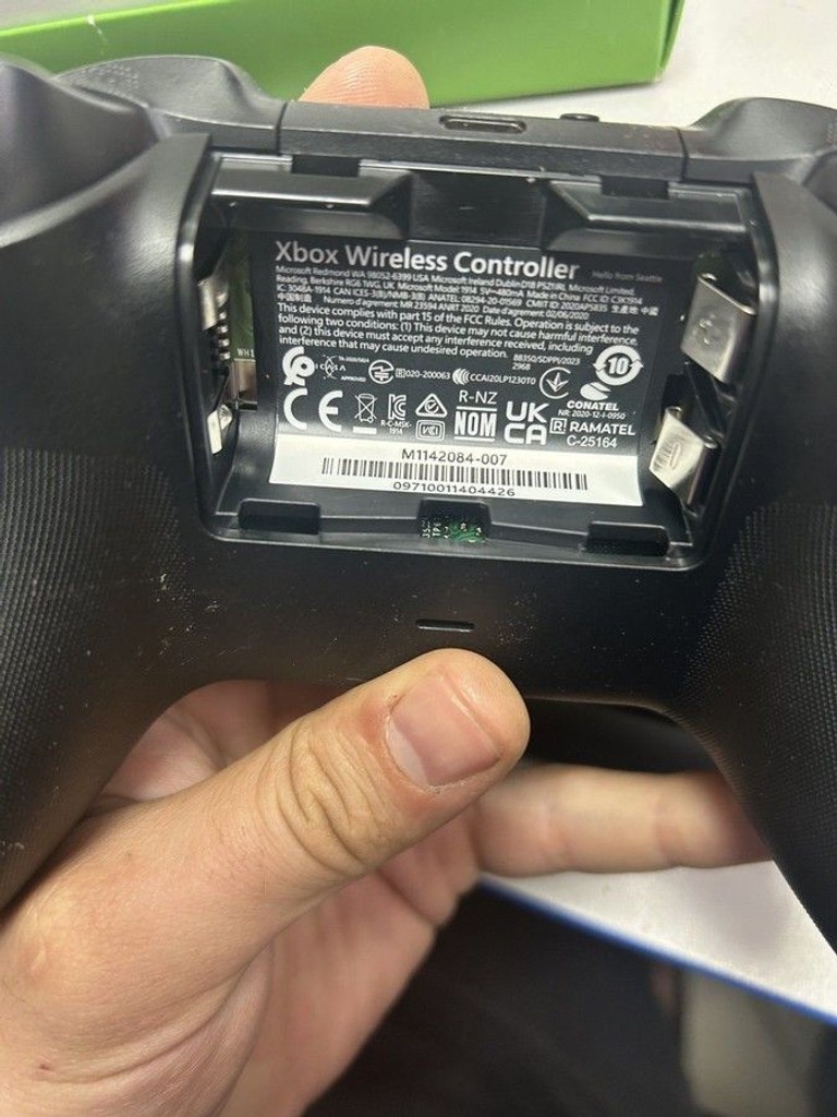Дешево Microsoft xbox series x s wireless controller з ломбарду