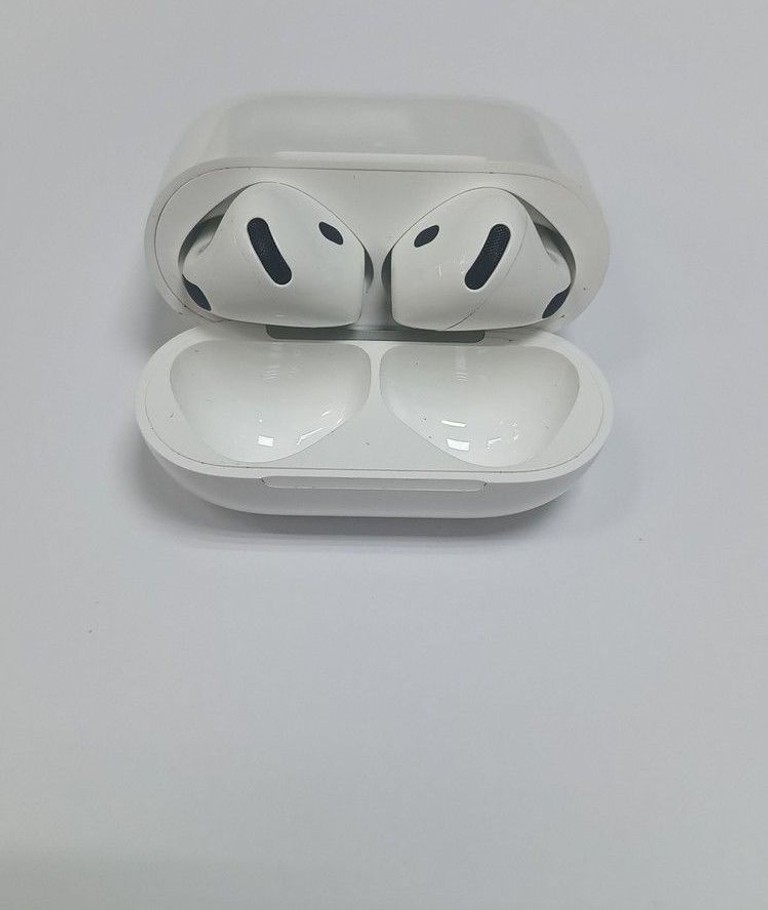 Дешево Apple airpods 4 з ломбарду