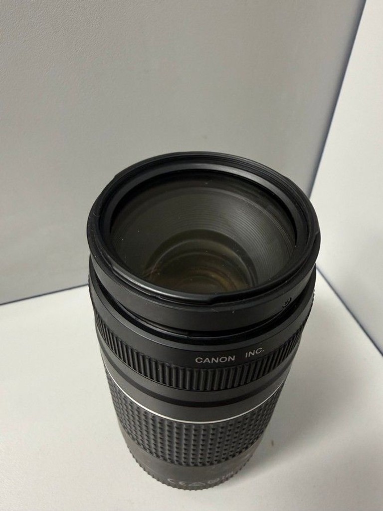 Дешево Canon EF 75-300mm f/4-5,6 III (6473A0150 з ломбарду