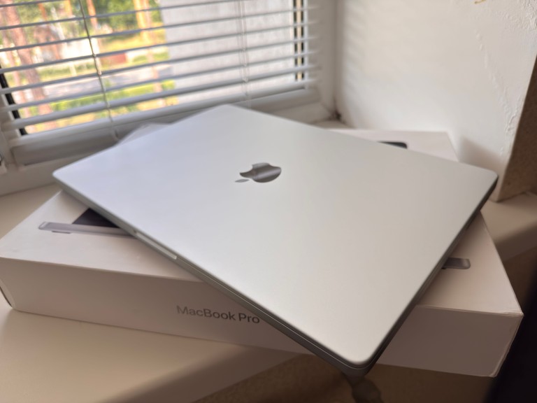 Apple MacBook Pro 16 M4 Max Silver (MX2W3) (48GB/40GPU/1TB) Код:null. Изображение 4