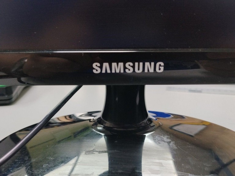 Оголошення Samsung s22d300 Б/У
