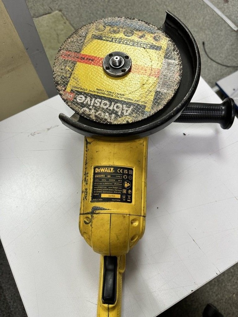 Дешиво Dewalt DWE492 с ломбарда