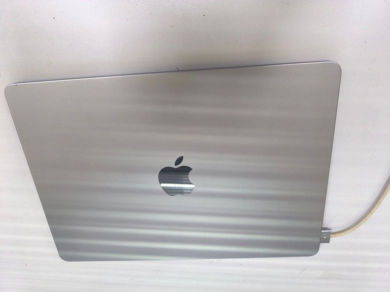 Купити Apple macbook air 13,6" m2 2022 Б/У