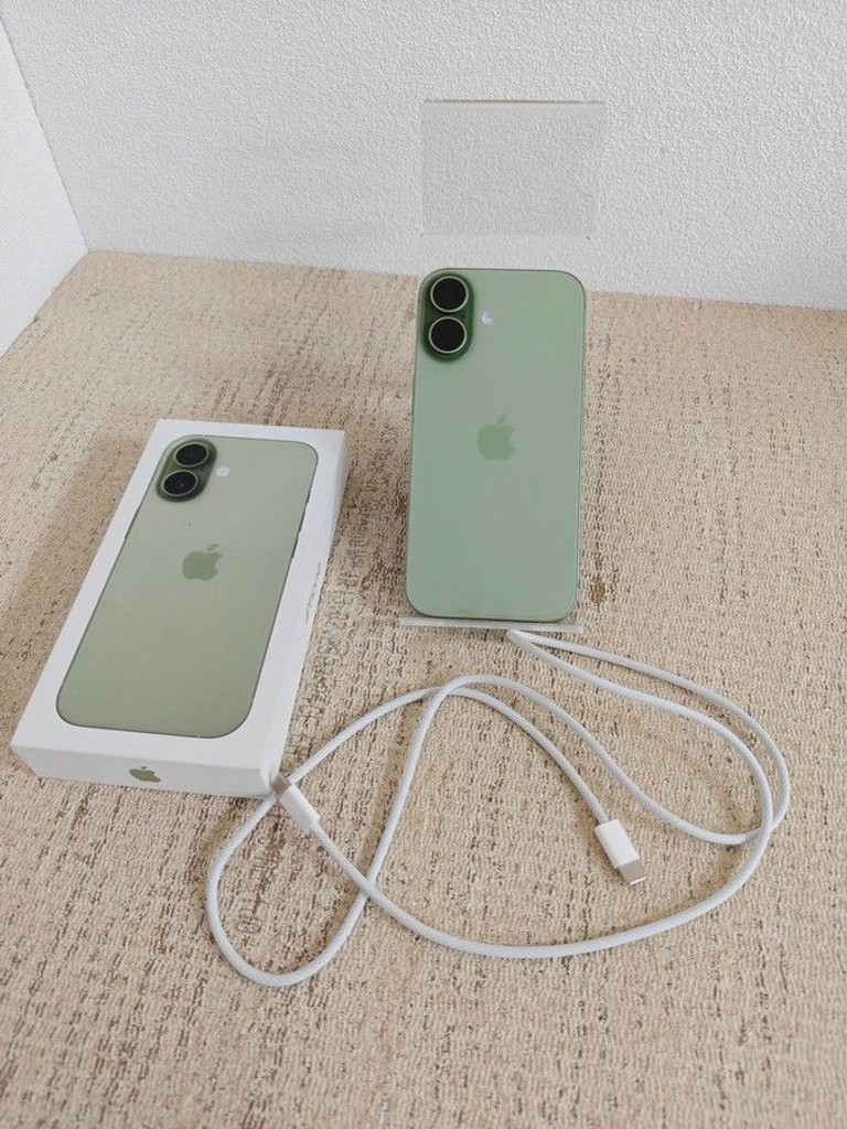 Купить Apple iPhone 17 256GB Black (MG6J4) Б/У