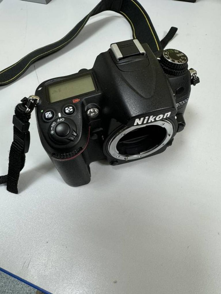 Nikon D7000 body