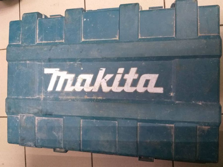 Makita HR4001C