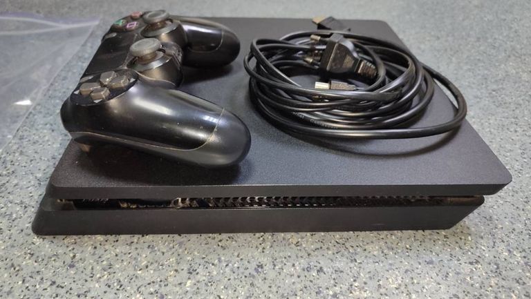 Дешево  Sony PlayStation 4 Slim 1TB Black з ломбарду