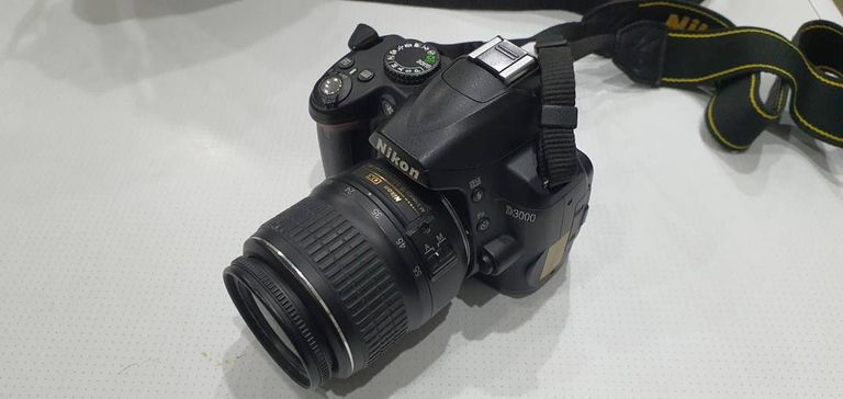 Оголошення Nikon d3000 kit /af-s nikkor 18-55mm 1:3,5-5,6g vr dx Б/У