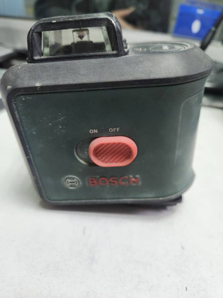 Дешево Bosch universallevel 360 з ломбарду