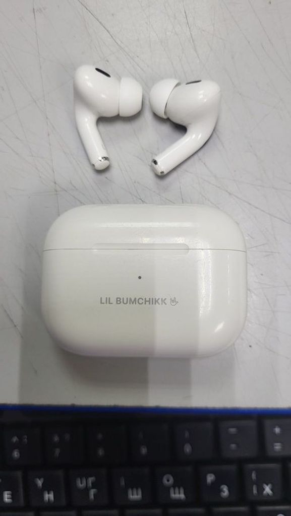 Купити Apple airpods pro 2nd generation with magsafe charging case usb-c Б/У