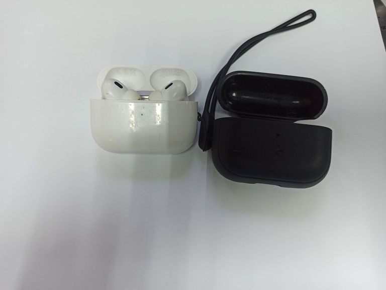 Дешево Apple AirPods Pro 2nd generation (MQD83) з ломбарду