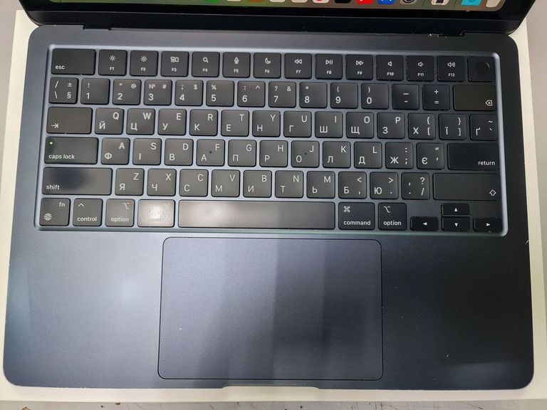 Дешево Apple macbook air 13,6" m2 2022 з ломбарду