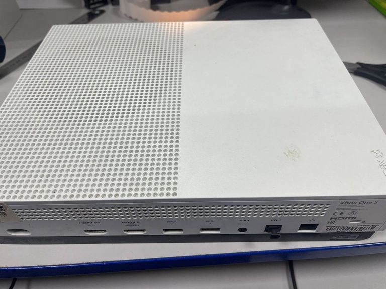 Купити Microsoft Xbox One S 1TB Б/У