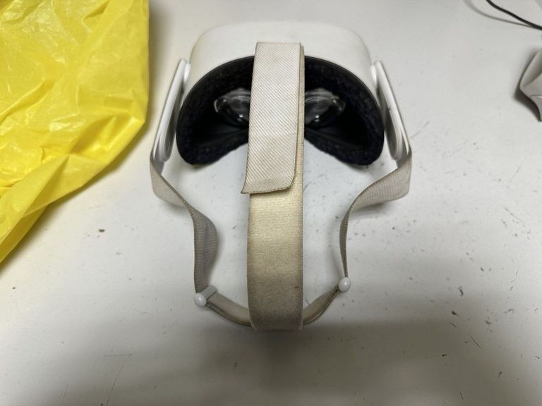 Дешиво Oculus Quest 2 128 GB с ломбарда