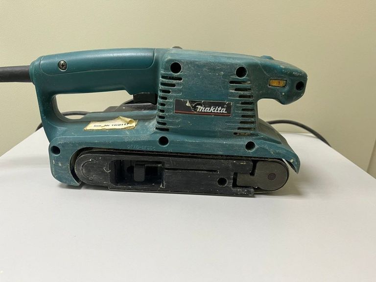 Купить Makita 9911 Б/У