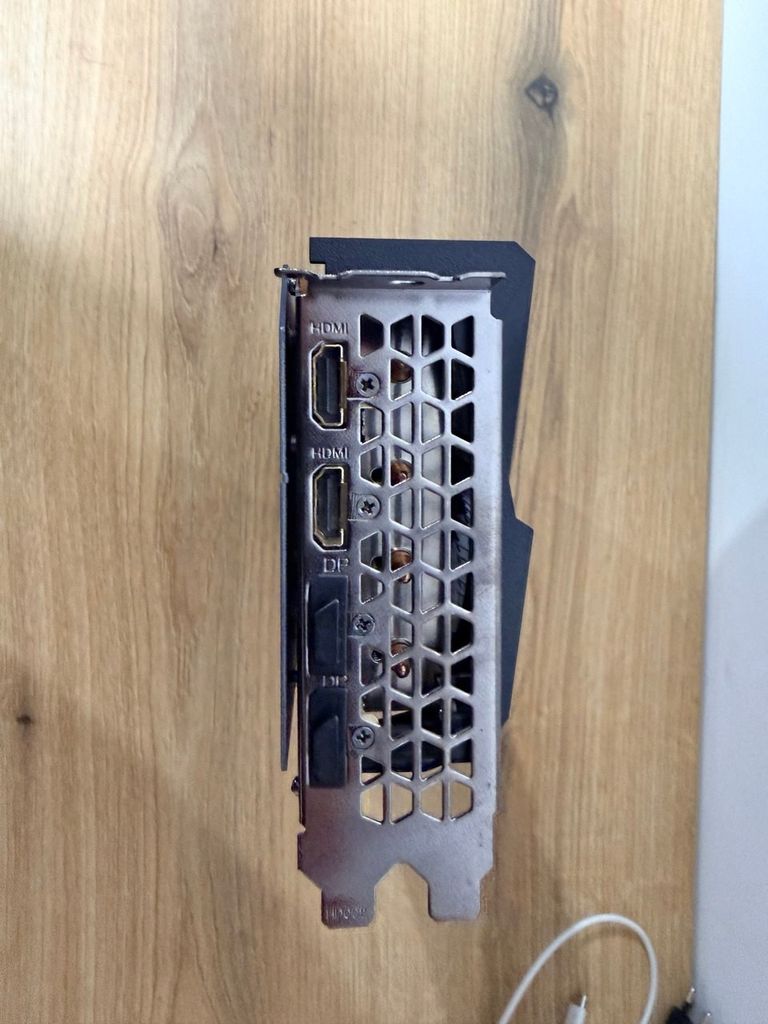 Объявление Gigabyte Radeon RX 6700 XT GAMING OC 12G (GV-R67XTGAMING OC-12GD) Б/У