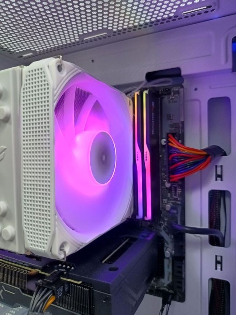 Дешиво Пк amd ryzen 5 7500f/ram 32 gb/hdd відсутній/ssd 1000 gb/nvidia rtx 4070 (geforce) 12gb gddr6x 192bit с ломбарда