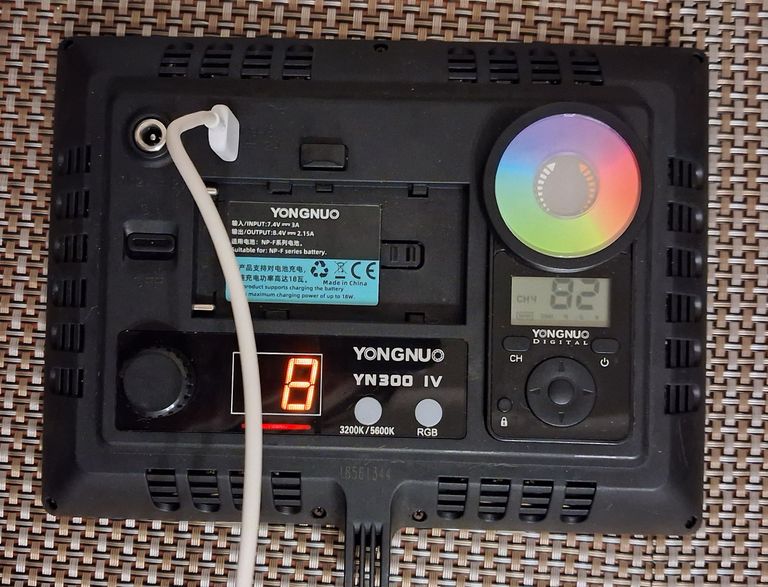 Купити Yongnuo YN-300 IV RGB (3200-5600K) Б/У