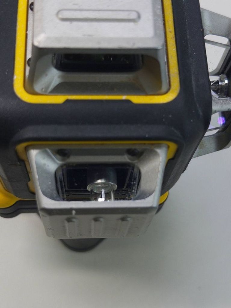 Дешево Dewalt DCE089D1G18 з ломбарду