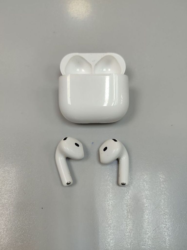 Купити Apple airpods 4 with active noise cancellation Б/У