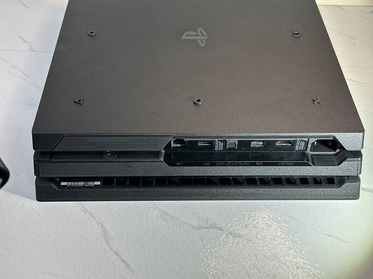 Дешиво Sony playstation 4 pro 1tb с ломбарда