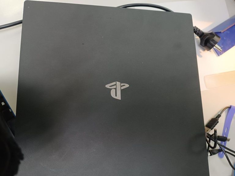 Купити Sony playstation 4 pro 1tb Б/У