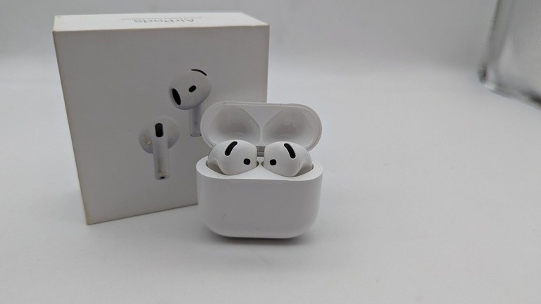 Купити Apple airpods 4 with active noise cancellation Б/У