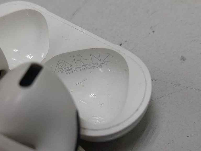 Дешево Apple airpods 4 з ломбарду
