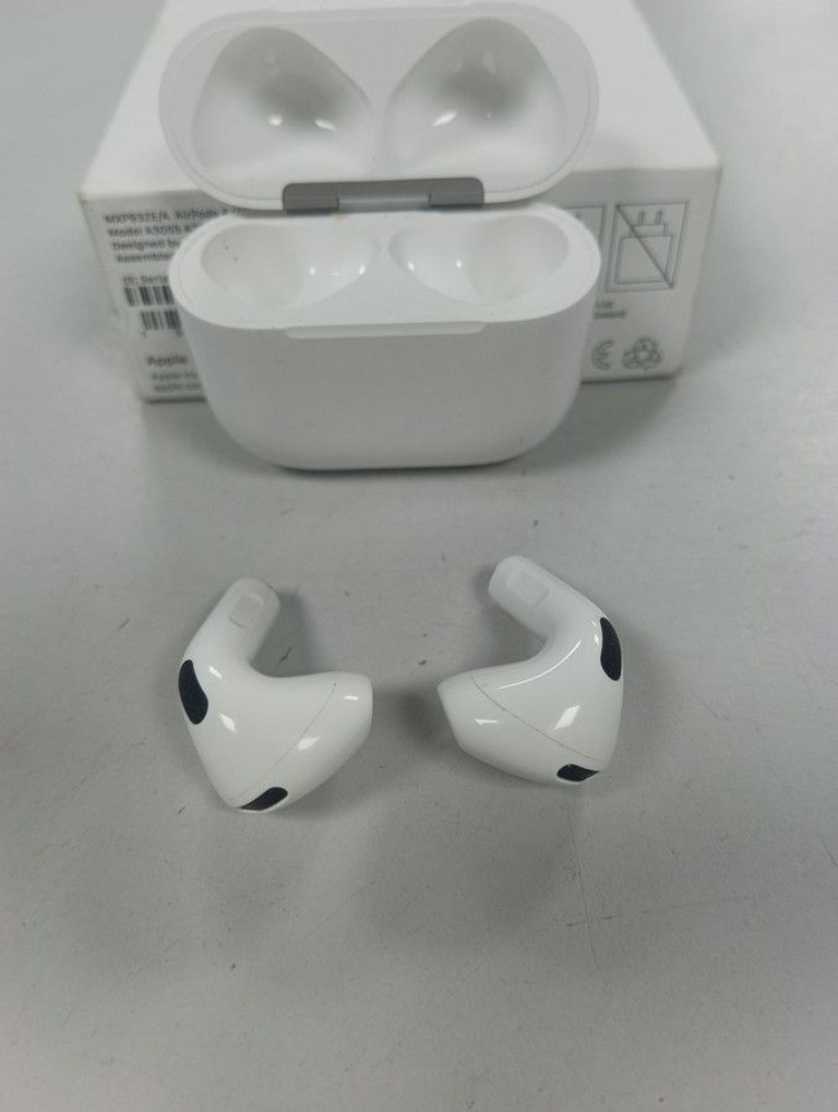 Дешево Apple airpods 4 with active noise cancellation з ломбарду