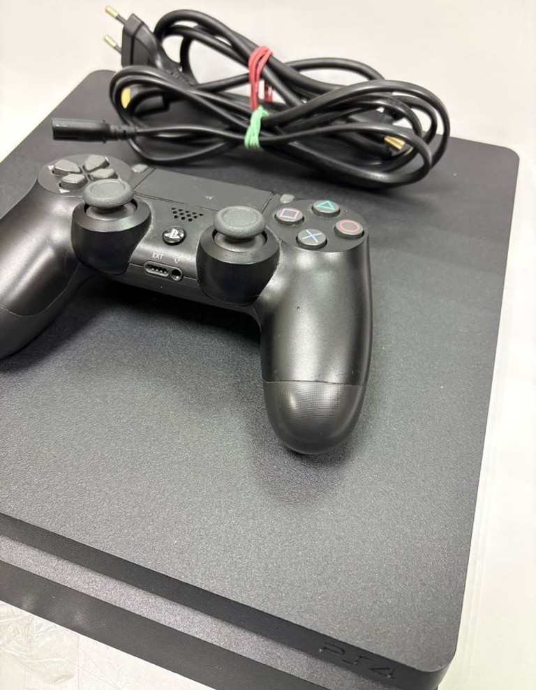 Дешиво Sony PlayStation 4 Slim 1TB Black с ломбарда