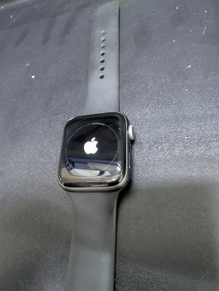 Купити Apple watch series 4 gps 44mm aluminium case Б/У