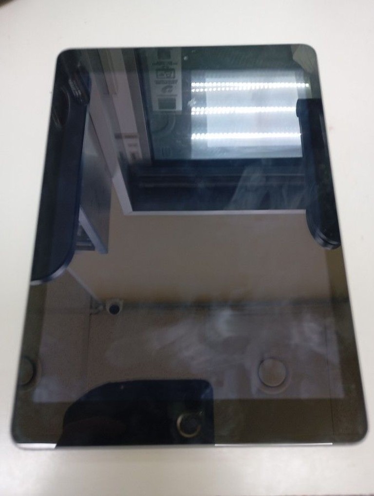 Дешево Apple ipad 5 wifi 32gb з ломбарду