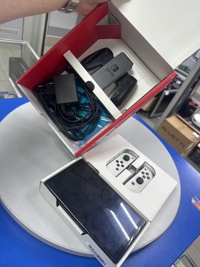 Дешево Nintendo switch oled з ломбарду