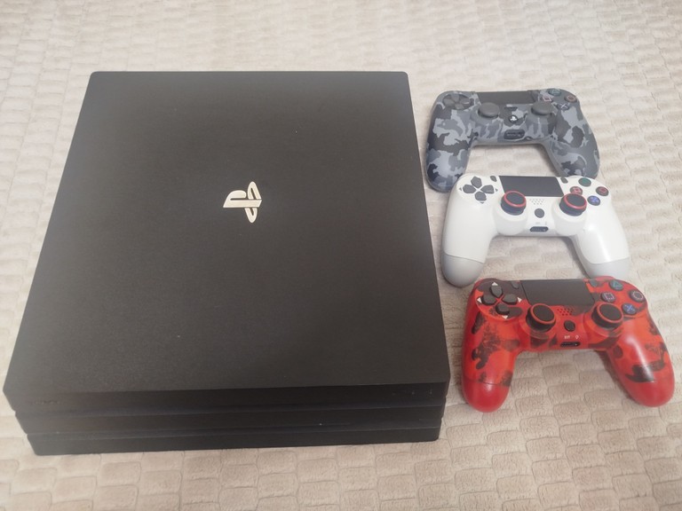 Купити Sony playstation 4 pro 1tb Б/У
