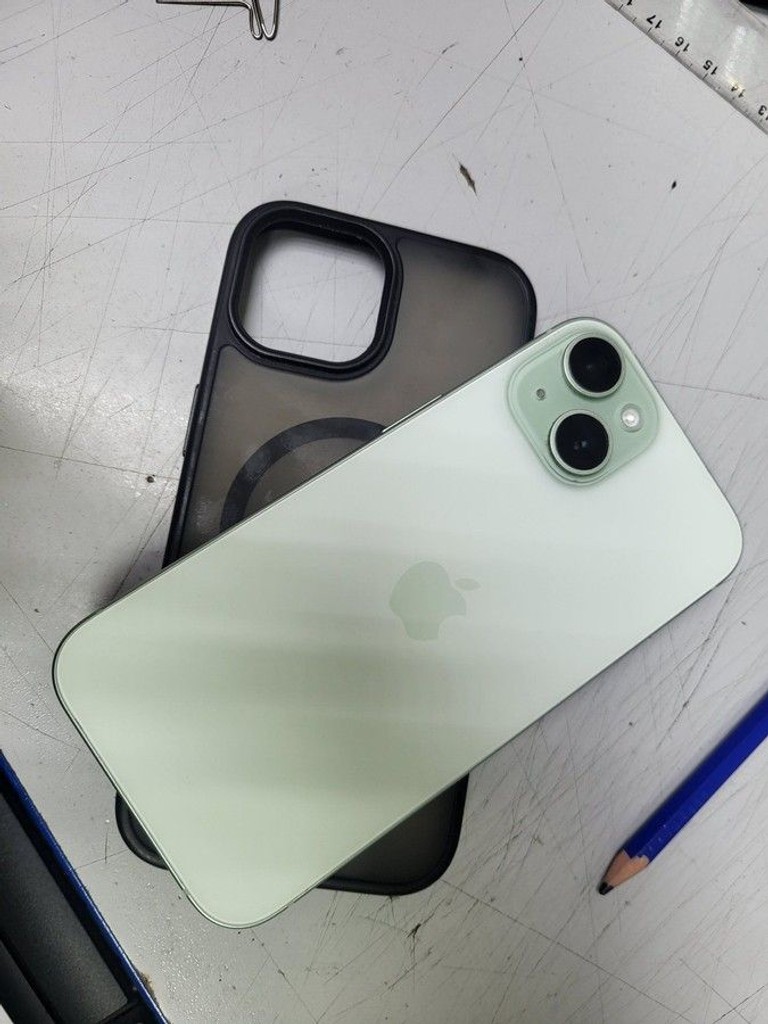 Купити Apple iPhone 15 128GB Green Б/У