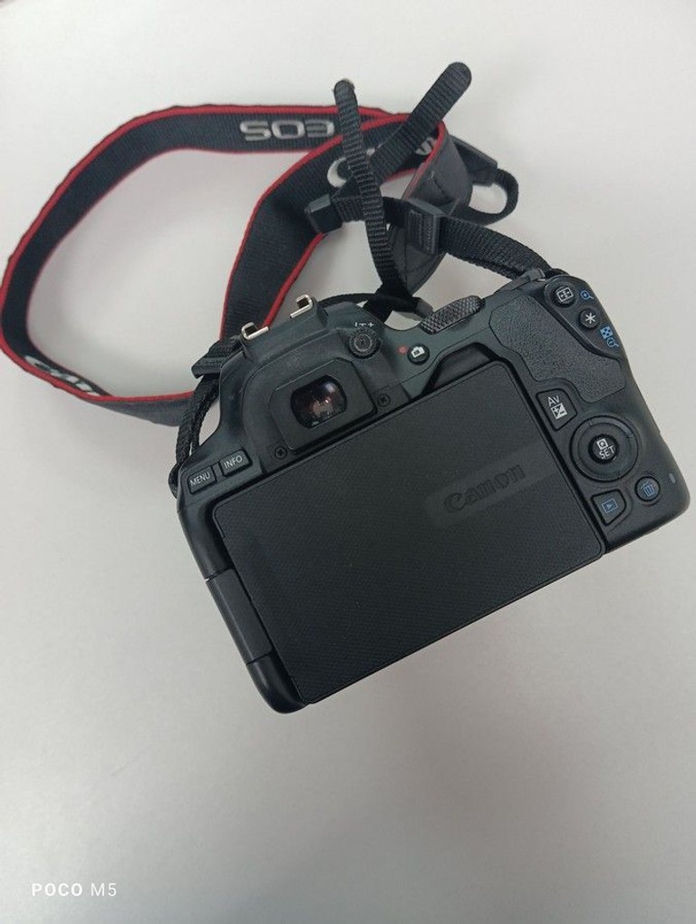 Дешиво Canon eos 250d / ef-s 18-55mm 0.25m/0.8ft с ломбарда