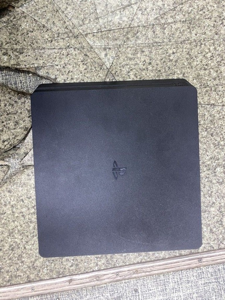 Купить  Sony PlayStation 4 Slim 1TB Black Б/У