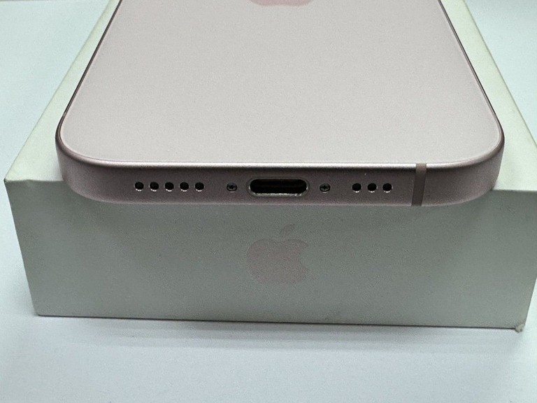 Apple iPhone 15 256GB Green Код:01-201105194. Зображення 9