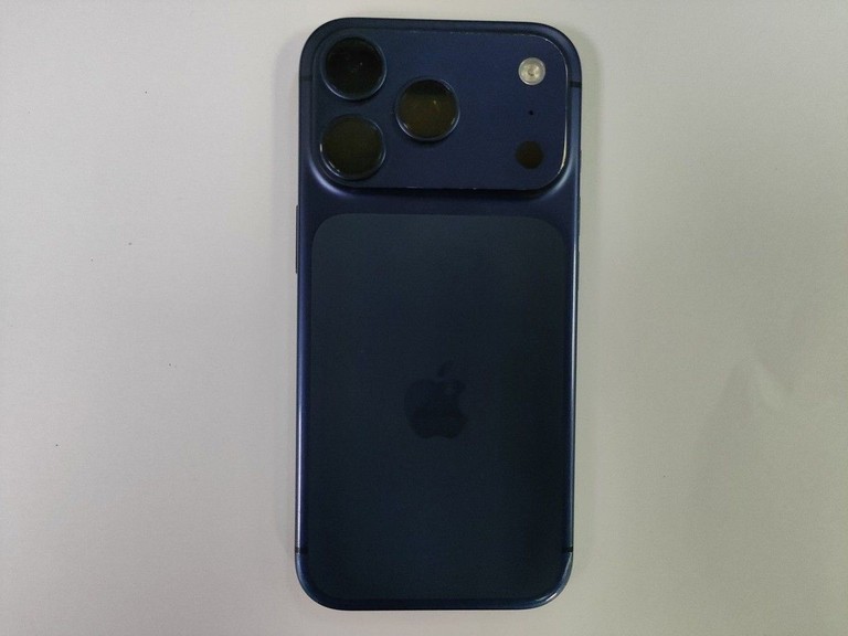 Купить Apple iPhone 17 Pro 256GB Deep Blue (MG8J4) Б/У