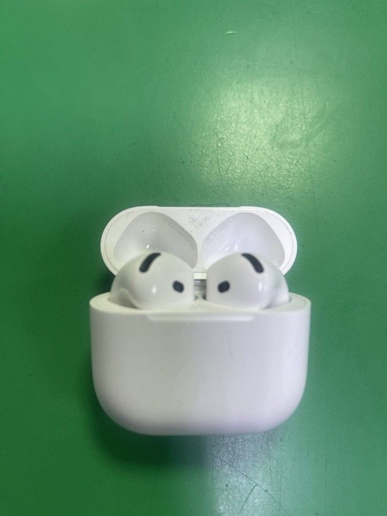 Купить Apple airpods 4 with active noise cancellation Б/У