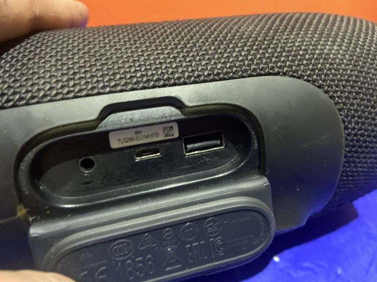 Дешево Jbl charge 3 з ломбарду